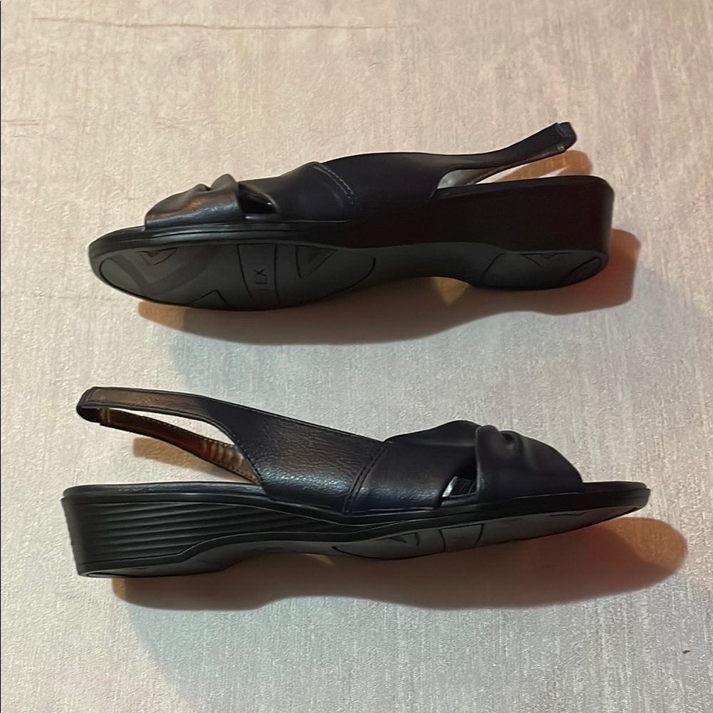 Life Stride Chic Black Slingback Sandals - Picture 5 of 6